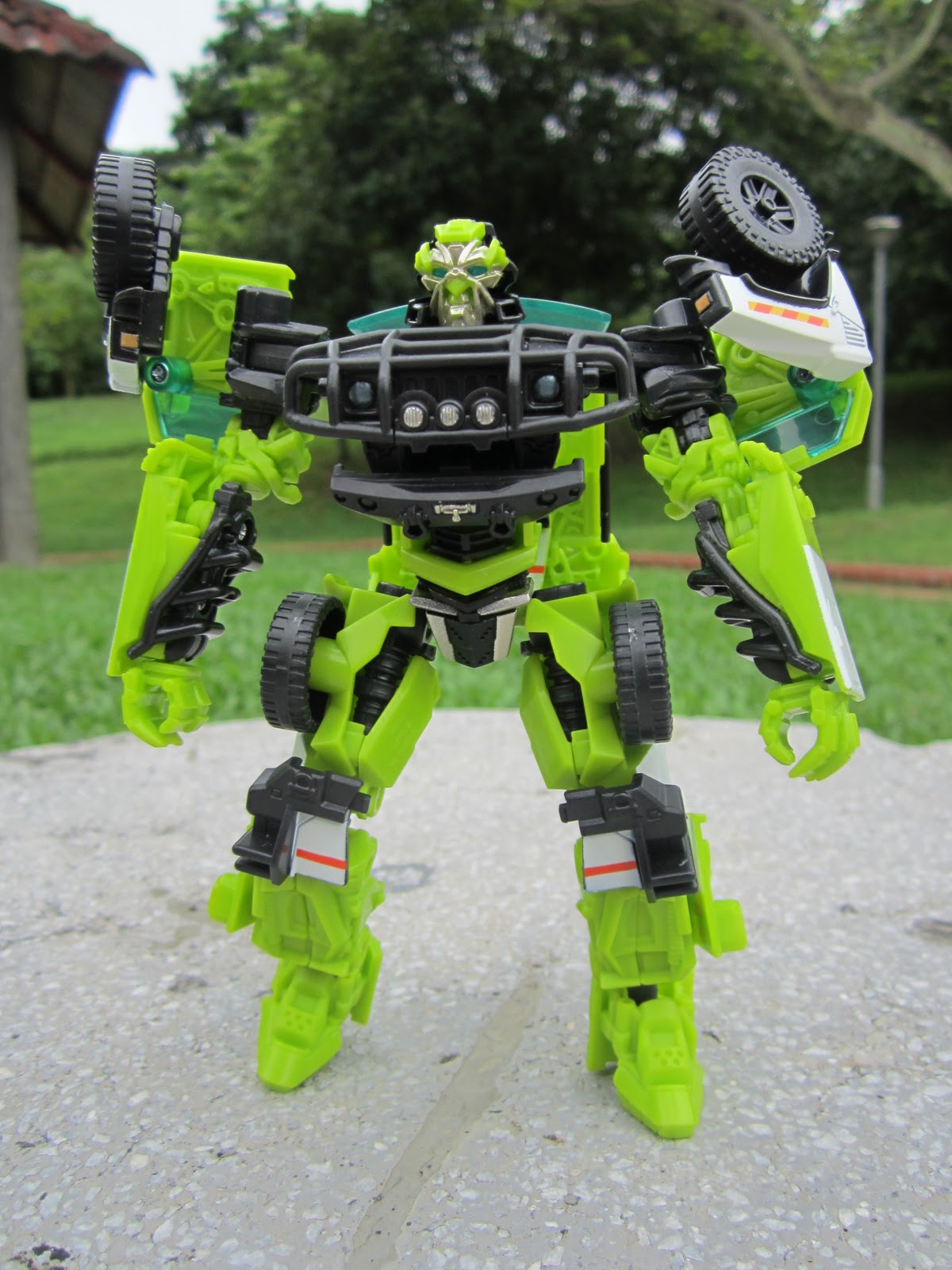 Transformers And Other: DOTM (Deluxe) Autobot Ratchet Review