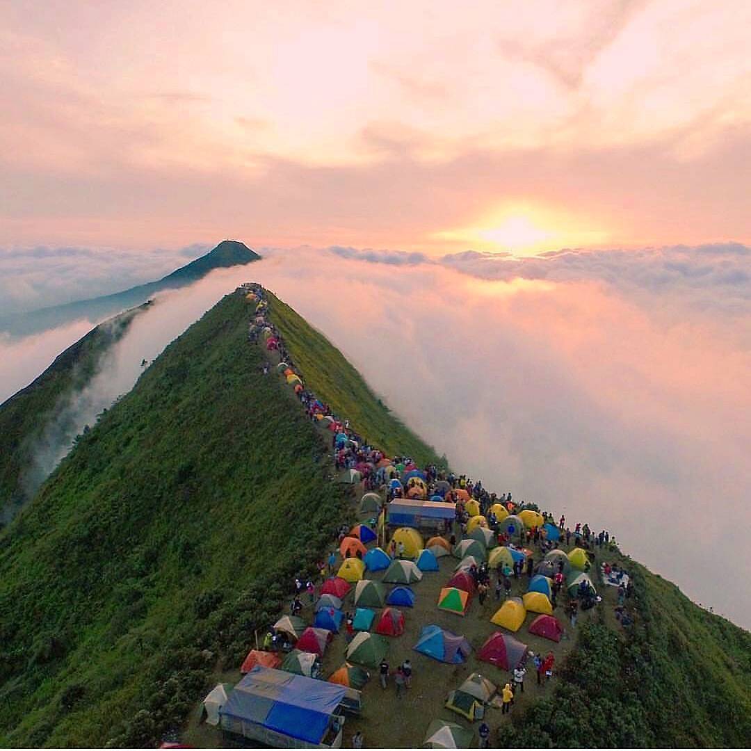 7 Rekomendasi Gunung Favorit Para Pendaki Pemula di Pulau Jawa