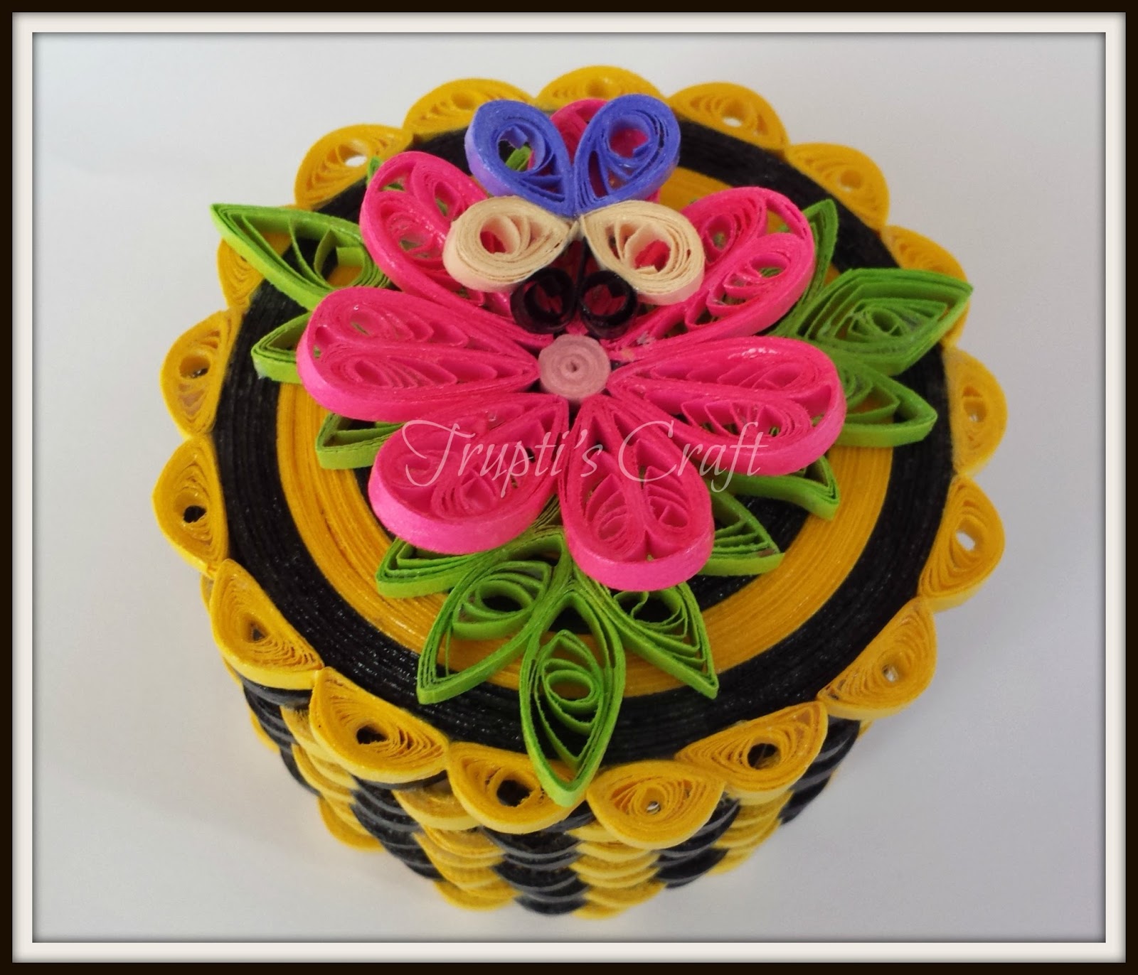 Trupti's Craft Paper Quilling Round Box