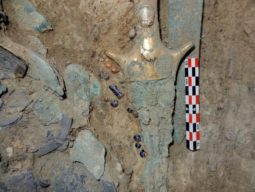 Bronze Age warrior tomb unearthed in SW Greece - The Archaeology News ...