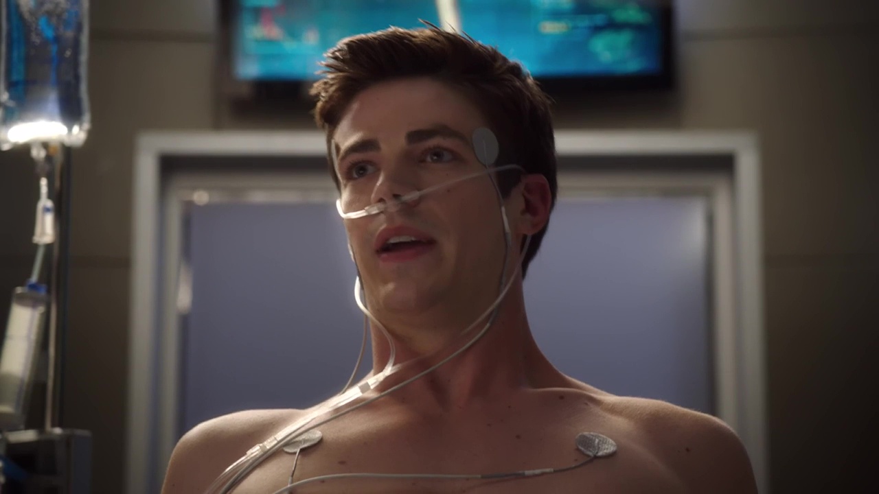 Grant Gustin shirtless in The Flash 1-01 "City Of Heroes" 