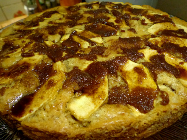 Švedski kolač s jabukama 7 korak pripreme Swedish apple cake. This buttery apple and cinnamon cake is incredibly moist, light and so wonderfully easy to make.