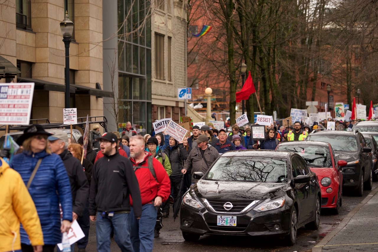 OFFICER DOWN: Portland Riot Cops Clash w/ Citizens in 