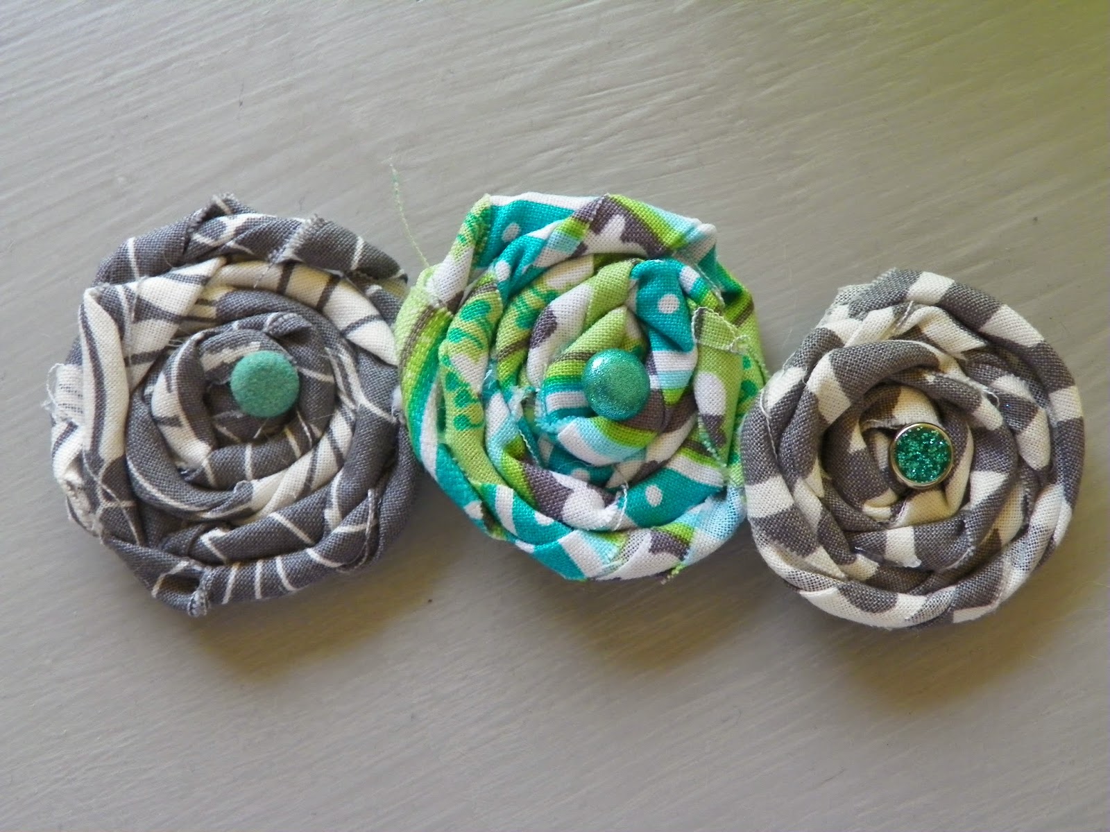 The (Mis)adventures of a Crafty Housewife No Sew Fabric Flowers