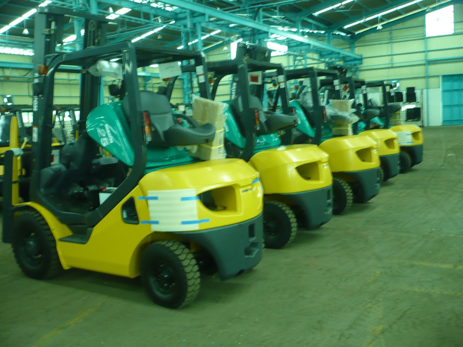 KOMATSU Forklift Harga Dealer KOMATSU Forklift Harga Dealer 2016
