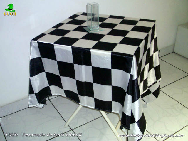 Toalhas quadriculadas para a mesa dos convidados - festa infantil