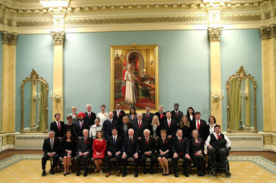 ממשלת קנדה בראשות ג'סטין טרודו. הצילום הוא של הממשלה של טרודו משנת 2015. בממשלה זו נקבע כי חצי יהיו נשים וחצי יהיו גברים, 15 גברים ו-15 נשים בממשלה של ג'סטין טרודו