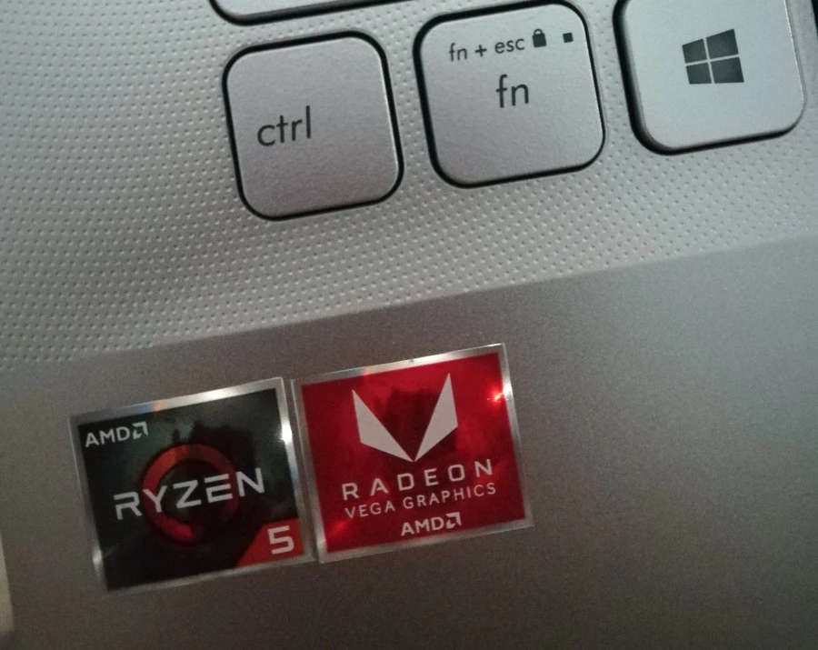 Logo AMD Ryzen 5  dan AMD Radeon Vega 8