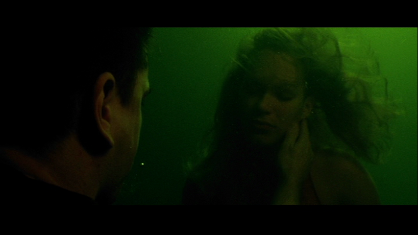 The-Bourne-Supremacy-Franka-Potente-Matt-Damon-underwater.png