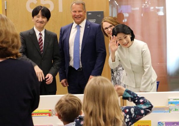Crown Prince Akishino and Crown Princess Kiko visited the Iso Omena Maternity Clinic