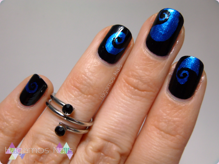 Nail Art en Espiral Azul Negro. Hagamos Nails