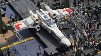 WORLD's LARGEST LEGO MODEL(STAR WARS X-WING, USA)