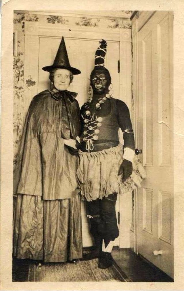 39 Interesting Photos That Capture Women in Witch Costumes From the