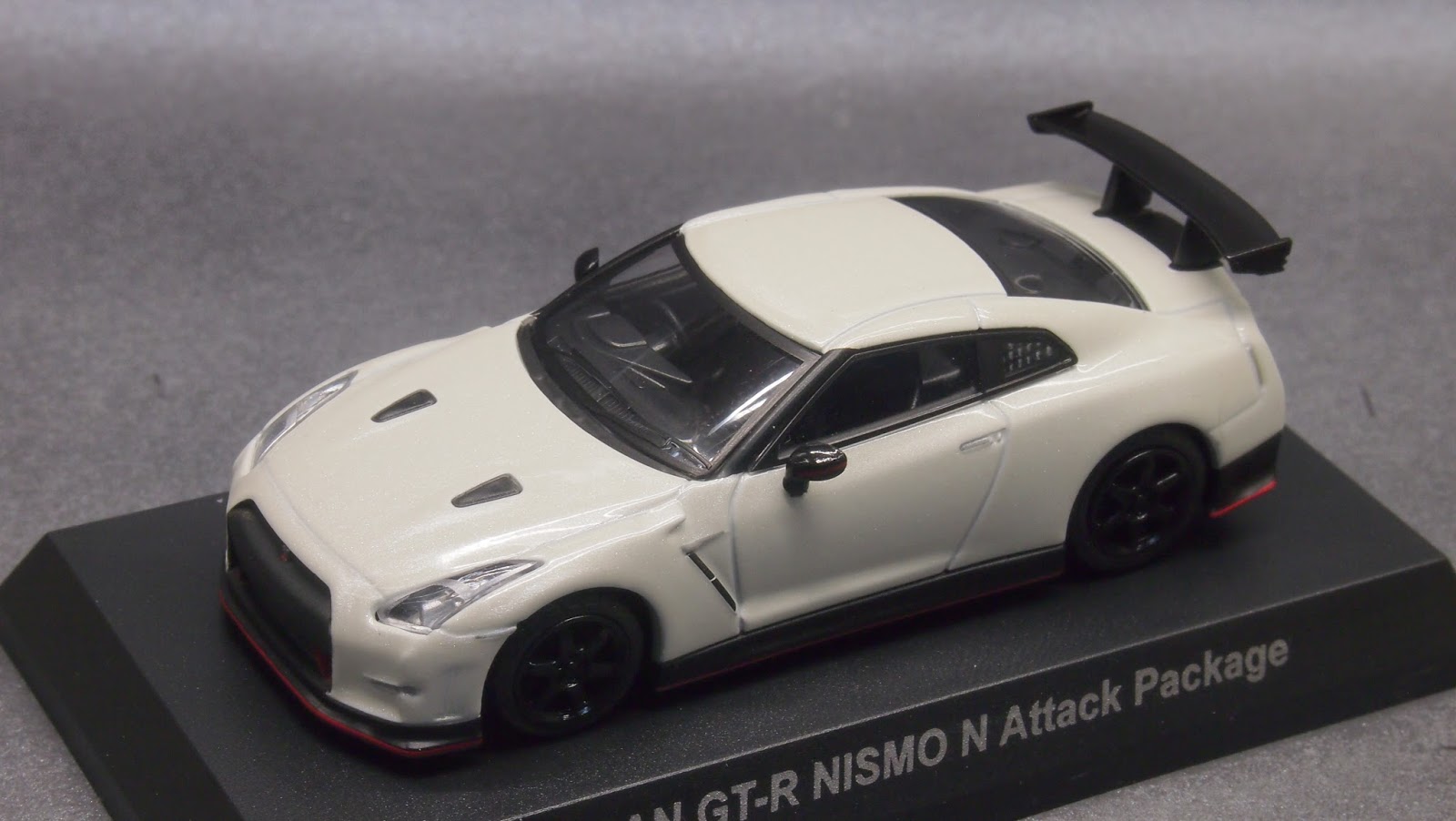 1//64 Kyosho Nissan Skyline GT-R GTR 35 R35 Nismo Diecast Minicar Red