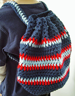 http://vanessasvalues.blogspot.com.ar/2013/03/shoe-boxes-for-boys-crocheted-backpack.html