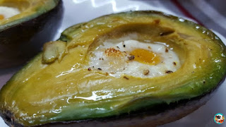 image of Aguacates con huevo de codorniz - ¡Huele Bien!