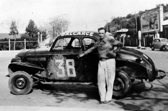 Juan Manuel Fangio con su Chevrolet TC