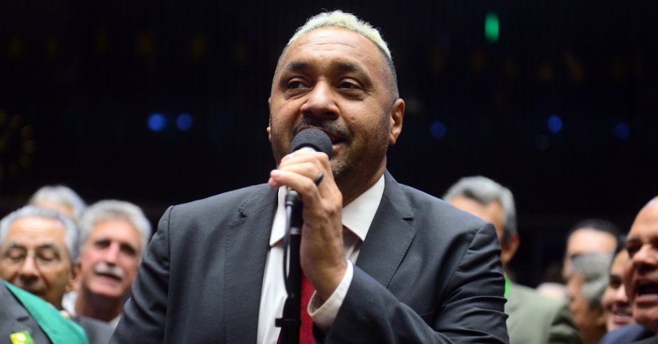 Ao lado de Alckmin, Tiririca anuncia candidatura à reeleição