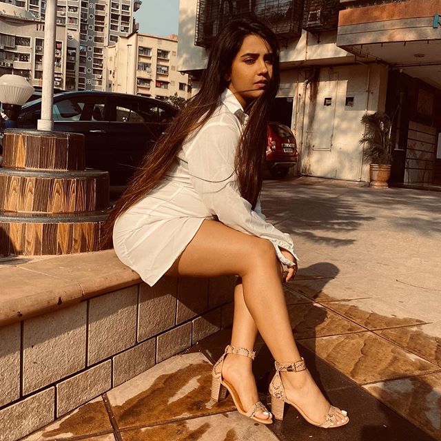 Roshni Walia Photos Roshni Walia Photos
