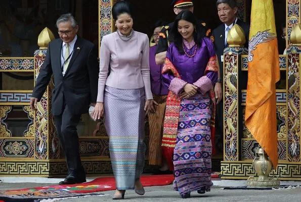 King Jigme Khesar Namgyel Wangchuck and Queen Jetsun Pema welcomed Prime Minister Prayuth Chan-ocha and his wife Naraporn