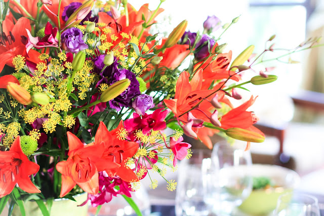 kwiaty, bukiety, pomarańczowo fioletowe kwiaty, bukiety na stół
