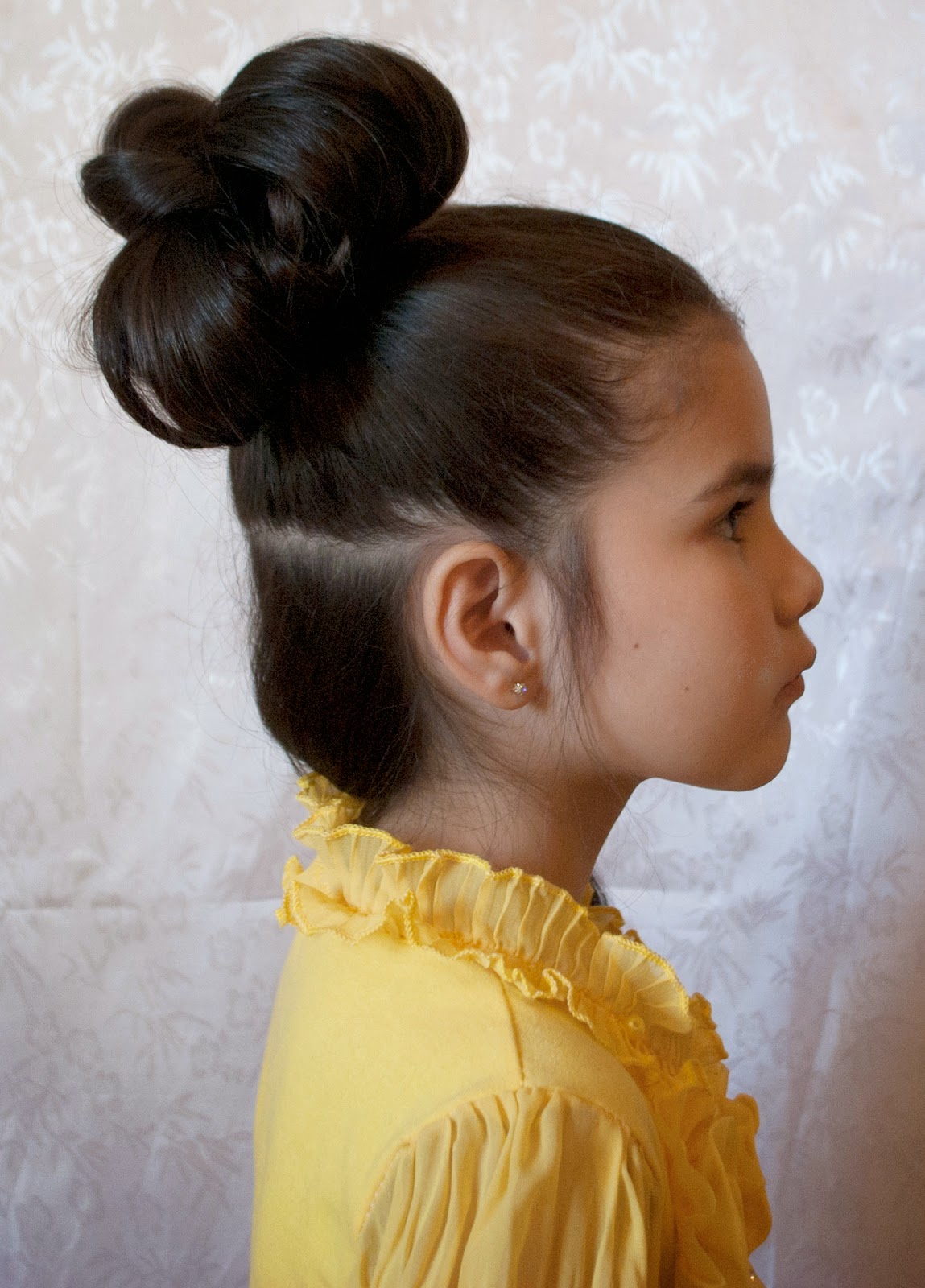 Прически в школу 1. Прически для девочек. Красивые причёски для девочек. Красивые детские прически. Красивая детская прическа.