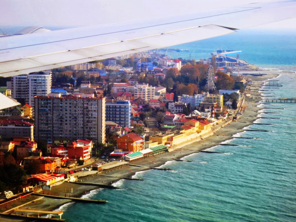 Сочи летом отзывы. Сочи и Адлер. Черноморское побережье Сочи. Сочи город курорт. Сочи Адлер море.