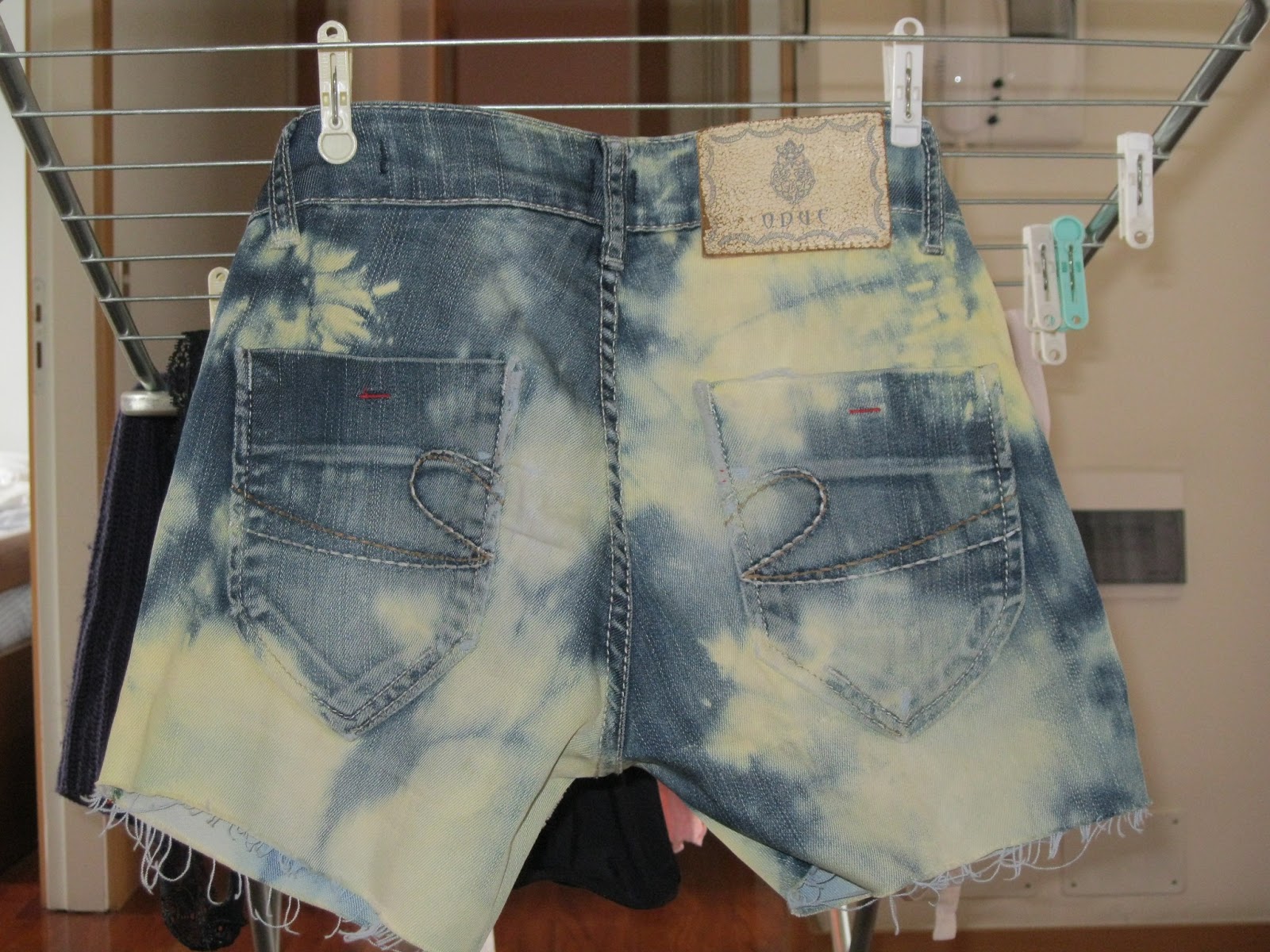 loveskinny DIY// TIE DYE DENIM SHORTS