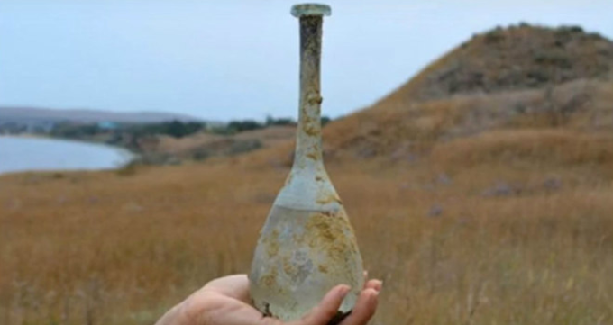 Cientistas encontram garrafa com líquido misterioso de 2.000 anos