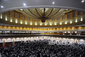 Sambil Terisak, Imam Tarawih Masjid Hubbul Wathan Doakan Palestina dan Indonesia