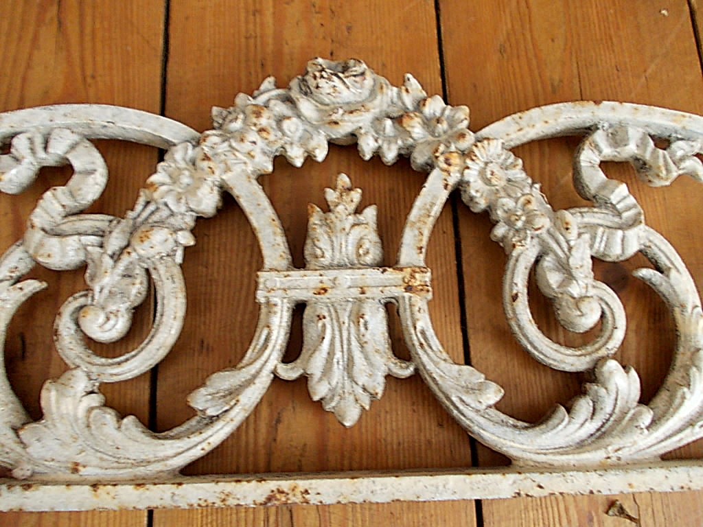 Rosenreslis Traum: Alteisen im Badezimmer