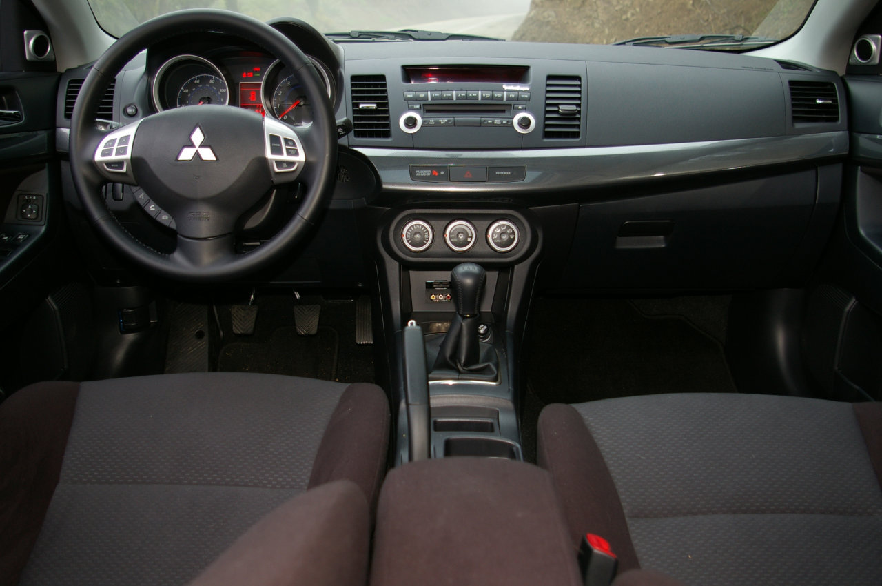 Ланцер салон. Митсубиши Лансер 10 салон. Mitsubishi Lancer 2008 Interior. Мицубиси ланцер 10 салон. Mitsubishi Lancer x Interior.