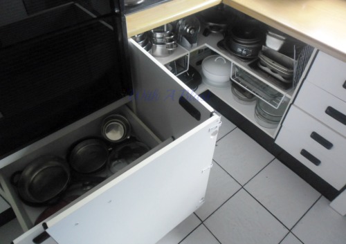 Open Up The Kitchen Corner Cabinet ~ Easily create access to that awkward corner cabinet with a small trick #DIY #Organize #Storage #Kitchen