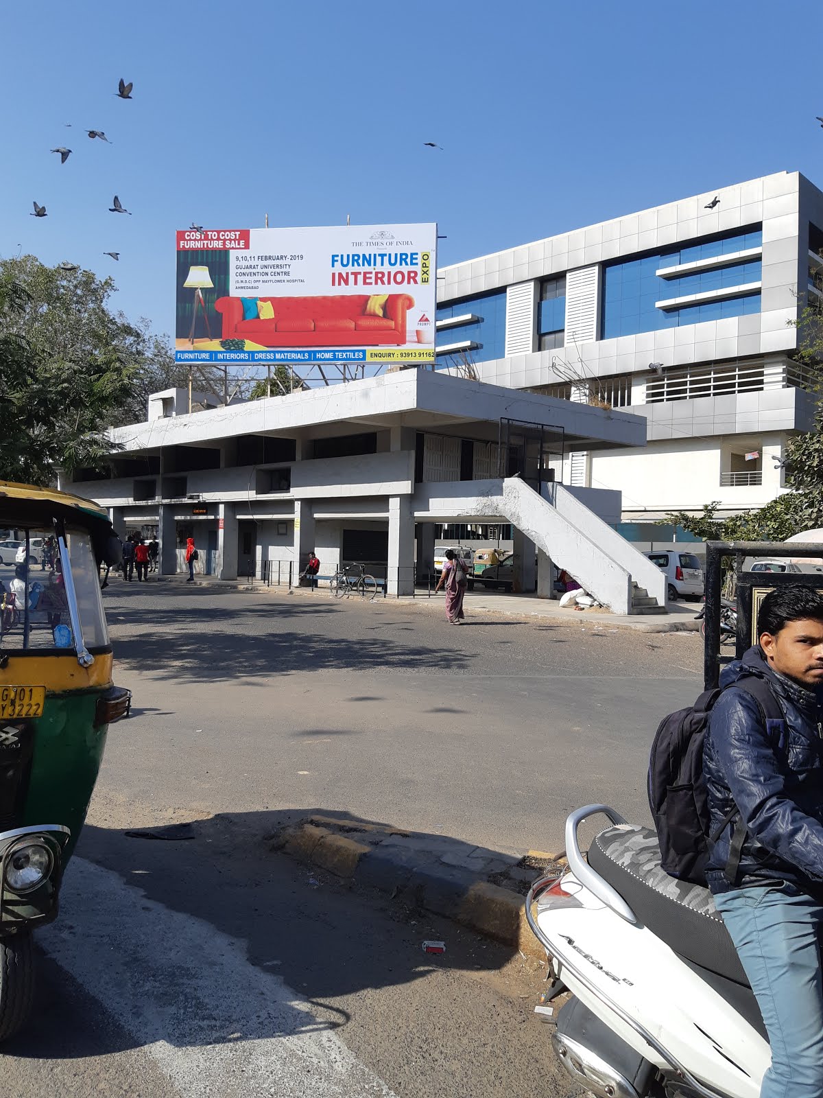 dagagiri Charles Correa, Bus Stop in Ahmedabad