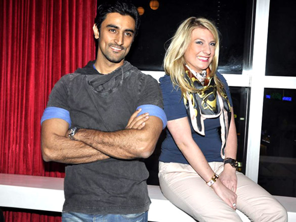 1 - Kunal, Kalki and Nandita Das grace Vir Das' show