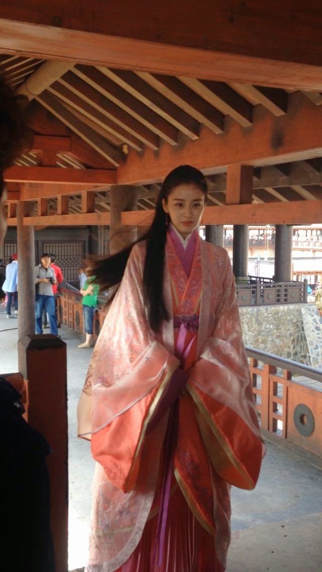 진정한 리즈갱신..김태희 어제자 직찍미인도