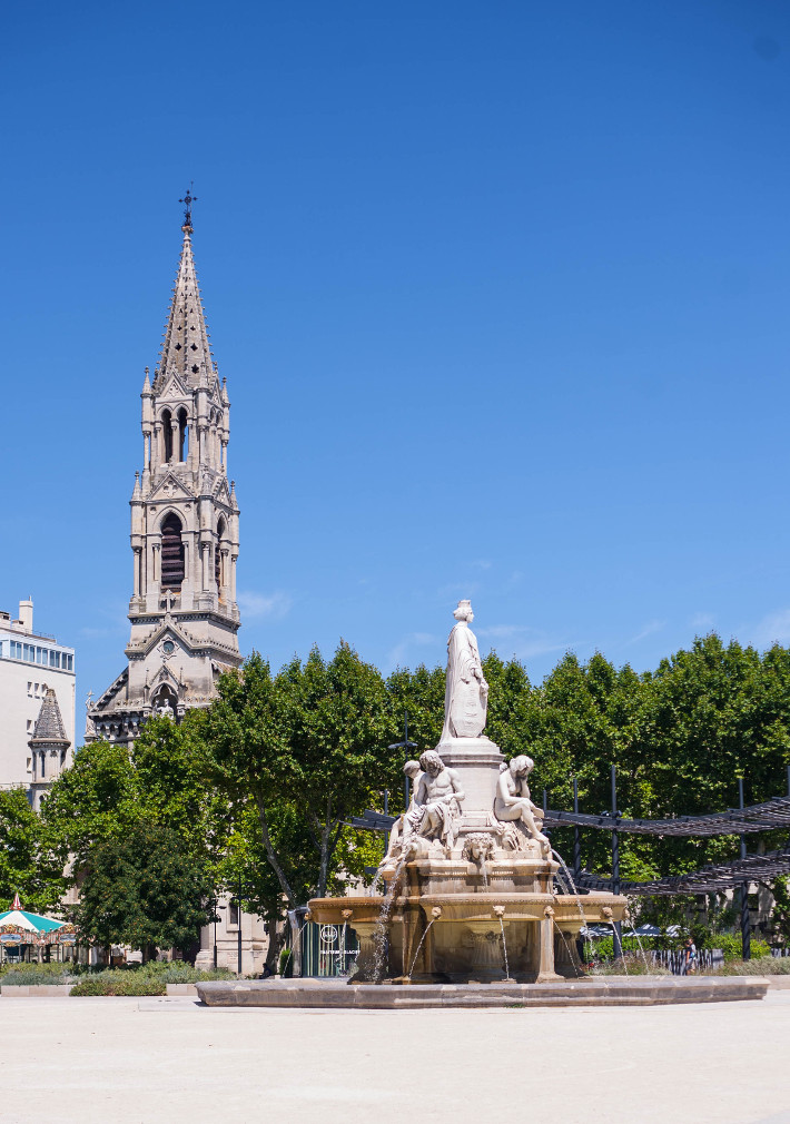 Nimes center square