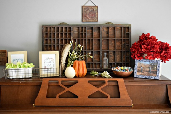Fall farmhouse decor to add the simple and cozy feeling to your home this year.