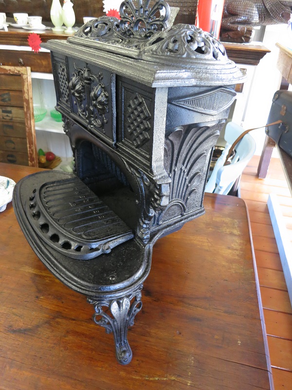 The Antique Polishers Cast Iron Queen Anne Stove C 1890.