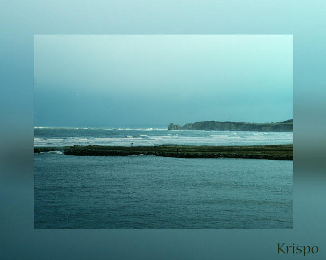 paisaje del mar y las gemelas de hendaia desde hondarribia