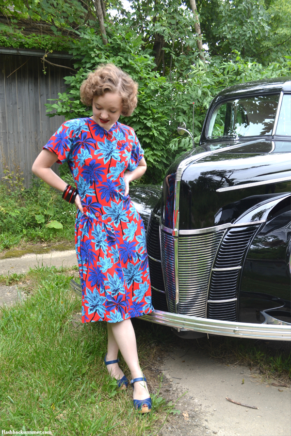 Flashback Summer: 1940s Ford & Floral Dress