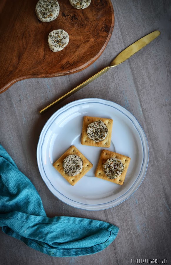 "QUESITOS" A LAS FINAS HIERBAS (Receta de aprovechamiento)