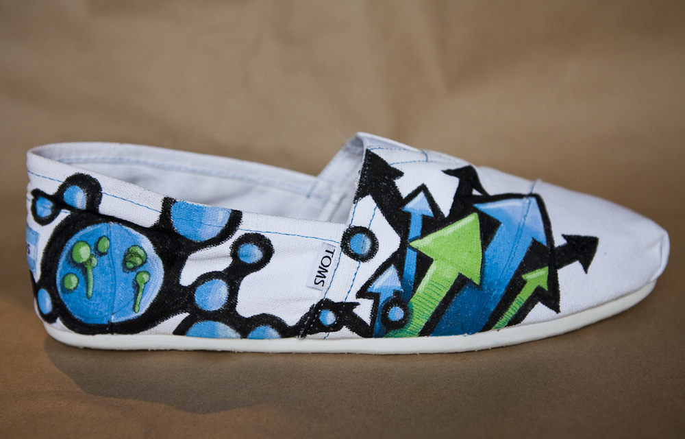 Benjamin Paras: Graffiti Style Custom Toms Shoes