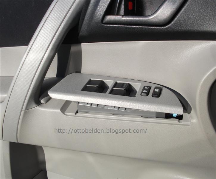 Going's on of Otto's Pastimes Toyota Highlander Door Panel Lights