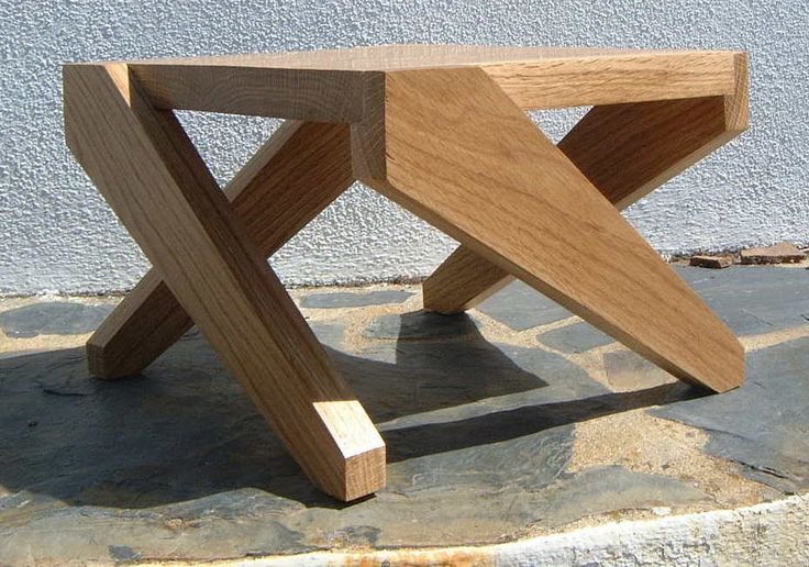 banquinho estilizado de sobras de madeira