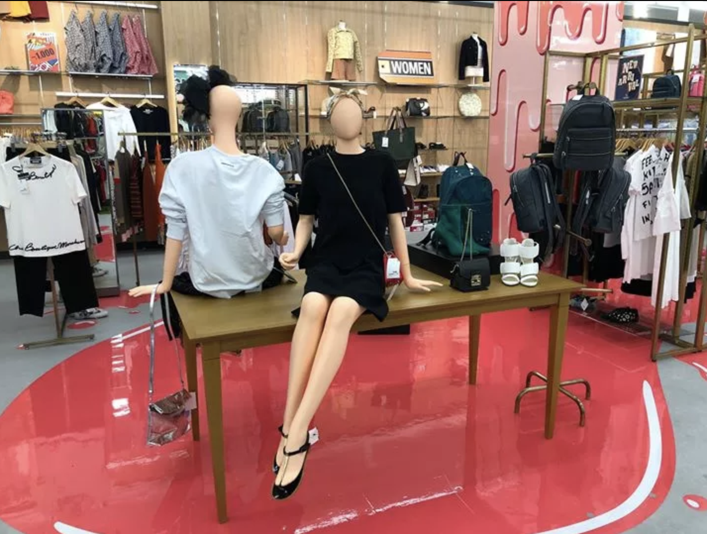 日本初 アウトレットのお店 ラック ラック クリアランス マーケット