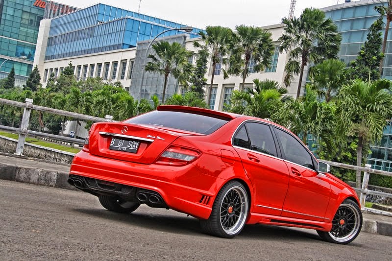 W204 Mercedes Wald