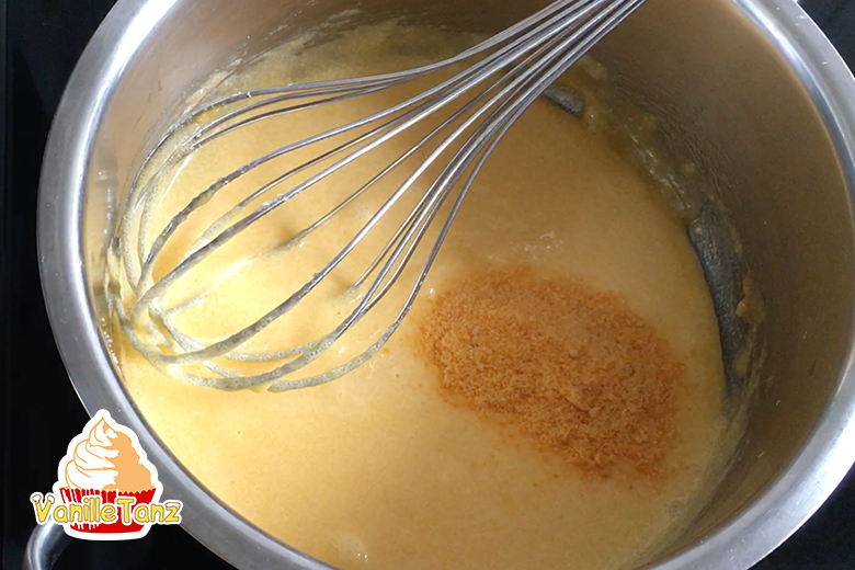 Schokoladen-Biskuitrolle mit Quark-Orangen-Creme - VanilleTanz Schokoladen-Biskuitrolle mit Quark-Orangen-Creme - VanilleTanz