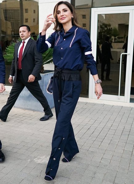 Queen Rania wore Cédric Charlier Shell trimmed Wool-blend wide leg pants, and wore Fendi Rockoko Slip On Booties and carried Fendi Peekaboo bag