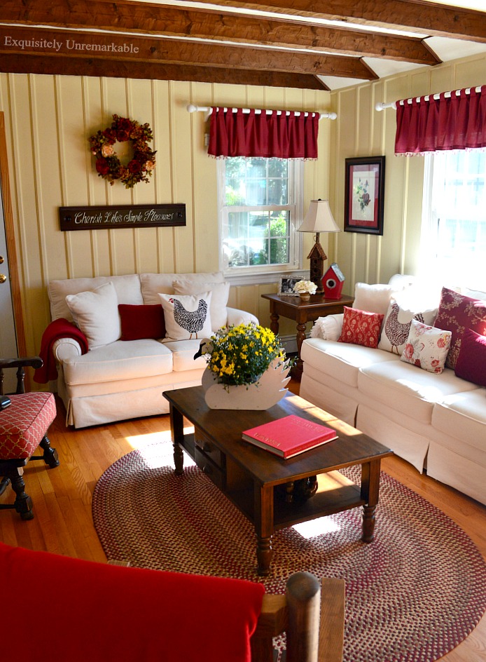 how to decorate a cottage style living room